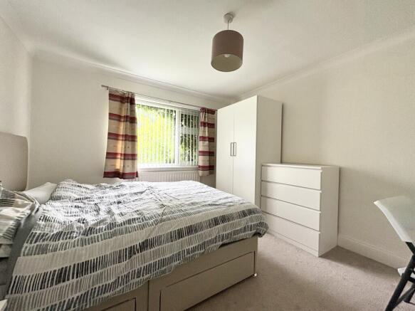 5 bed House to rent Image 5