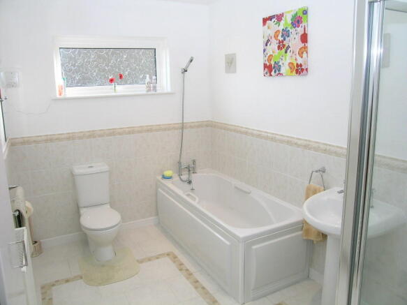 BATHROOM/WC