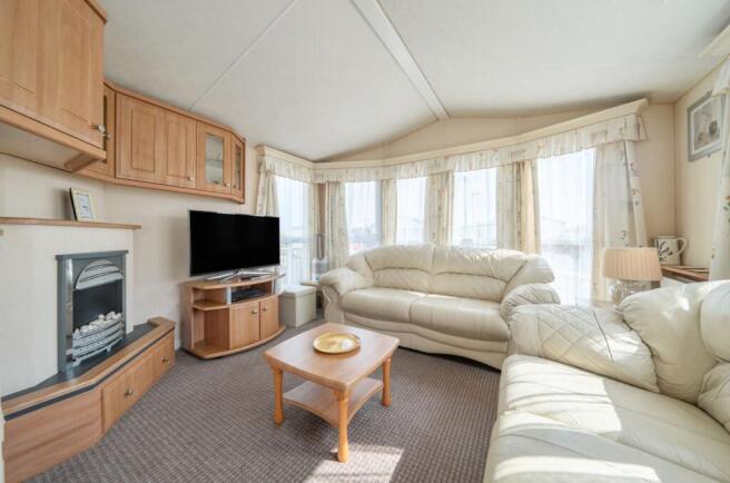 Open plan living, dining & kitchen area