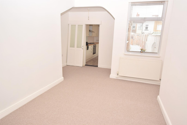 DINING/SITTING ROOM