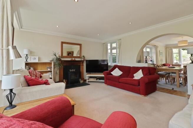 5 bed Detached for sale Image 7