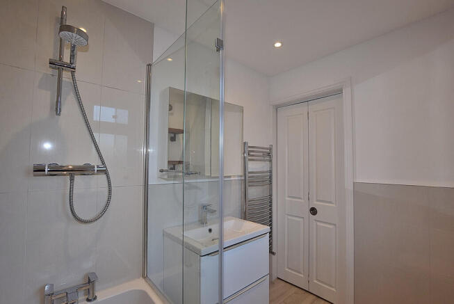 2 bed Apartment for sale Image 11