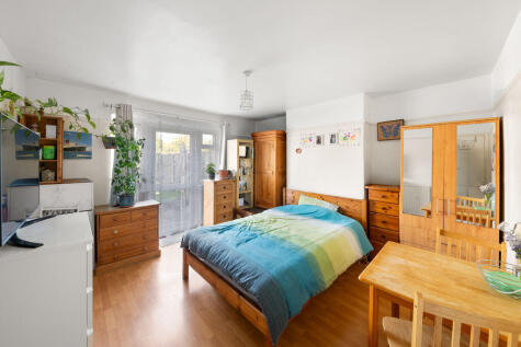 Halsbury Road East, Northolt