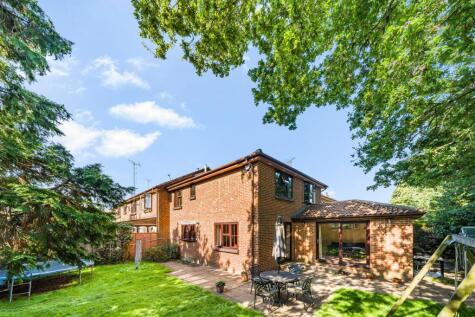 Stanley Gardens, Hersham, Surrey, KT12