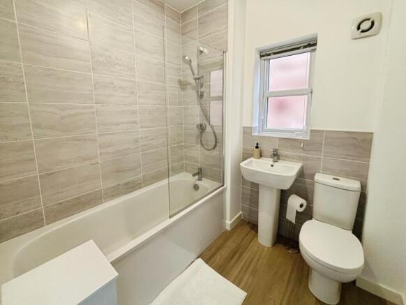 3 bed House to rent Image 12