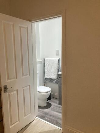 Room 1's en-suite