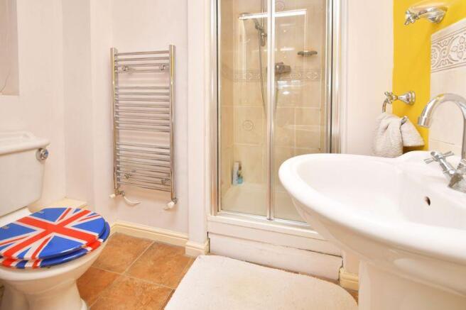 EN SUITE SHOWE...