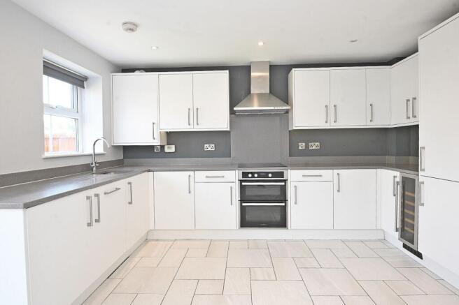 3 bed Semi-Detached for sale Image 8
