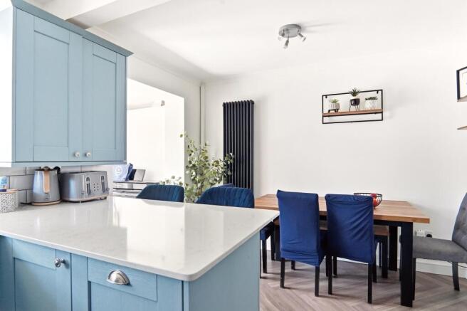 3 bed Semi-Detached for sale Image 6