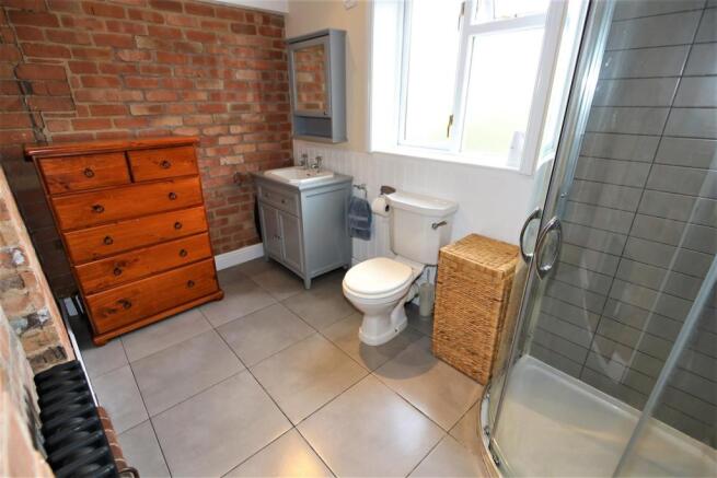 EN SUITE SHOWER ROOM