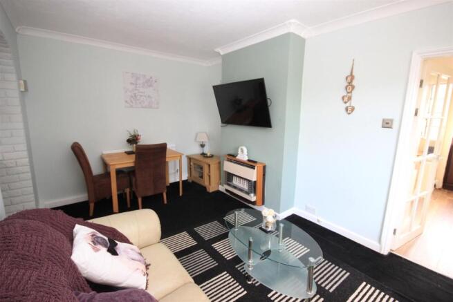 DINING/ LIVING ROOM