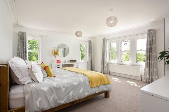 7 bed Detached for sale Image 10