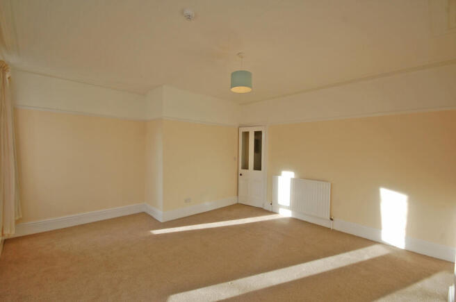 1 bed Apartment to rent Image 4