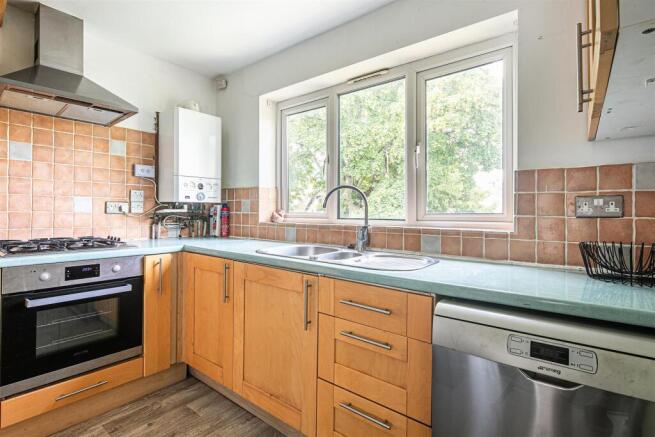 2 bed Flat for sale Image 6