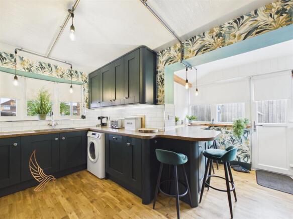 4 bed Detached for sale Image 4