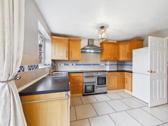 3 bed Link Detached House for sale Image 11