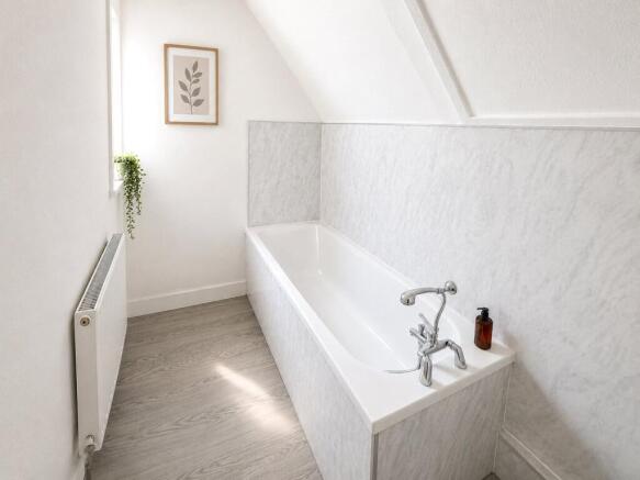 2 bed Penthouse to rent Image 9