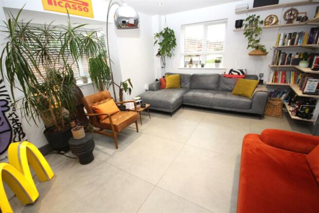 lounge 2.JPG