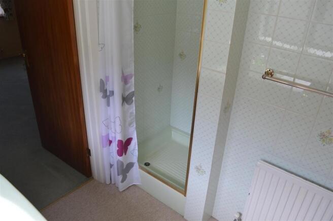 EN SUITE SHOWER ROOM