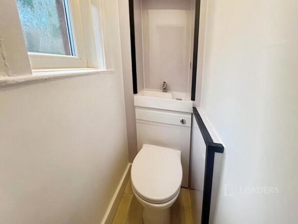 2 bed Semi-Detached to rent Image 4