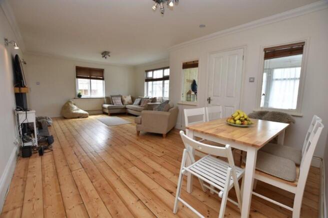 Lounge/dining room