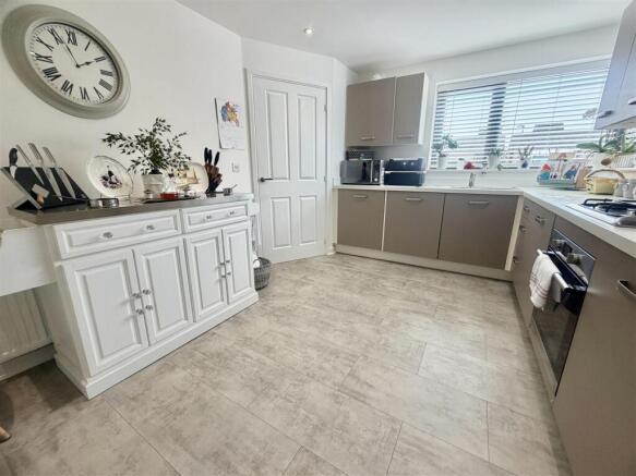 2 bed Semi-Detached for sale Image 11