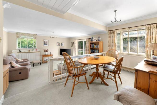 2 bed Flat for sale Image 6