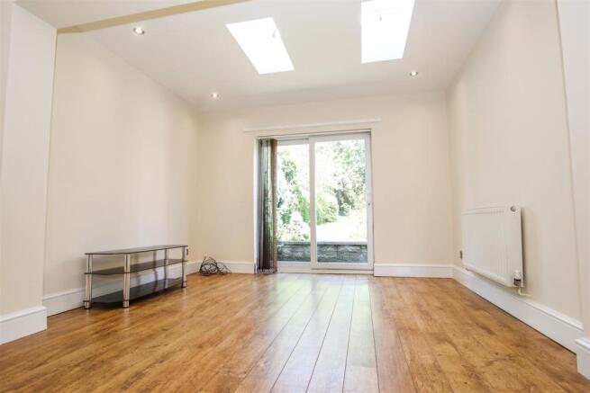 EXTENDED LOUNGE / FAMILY ROOM
