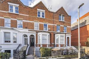 Flat Basement A, 2, Burstock Road, London SW15 2PW
