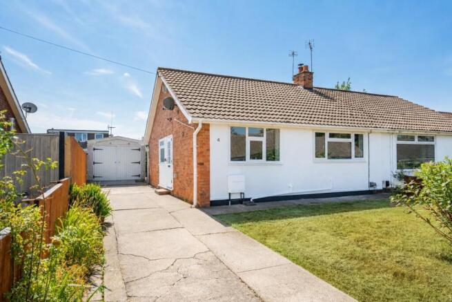 4 bed Semi-Detached Bungalow for sale in rawcliffe north yorkshire