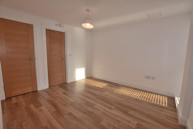 2 bed Flat for sale Image 8