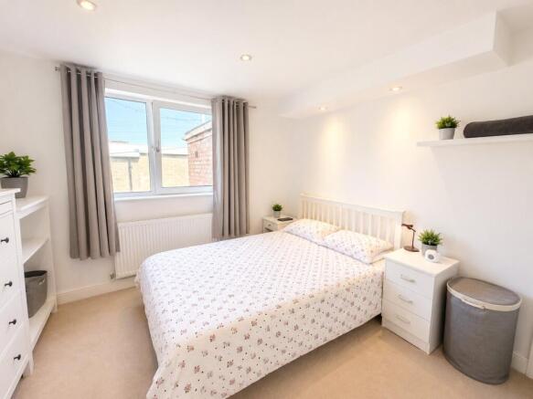 3 bed Terraced for sale Image 8