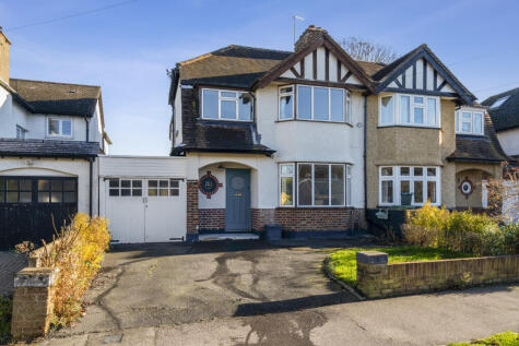 Woodland Drive, St. Albans, AL4