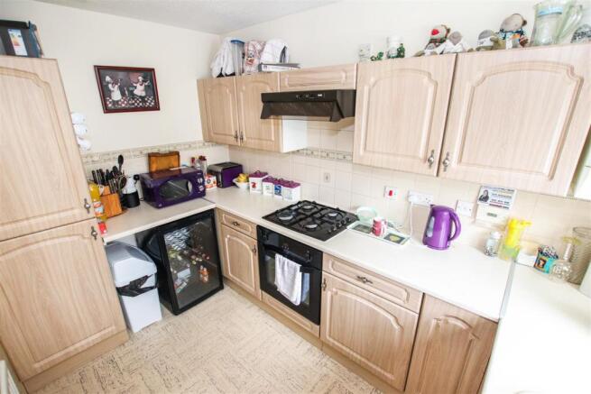 FITTED KITCHEN
