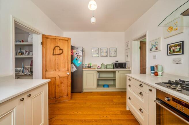 4 bed Semi-Detached for sale Image 6