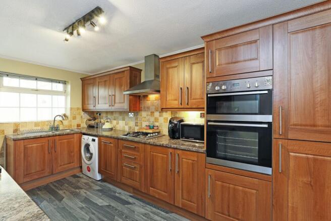 4 bed Detached for sale Image 5