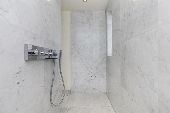 blake hall drive 36 ensuite shower.jpg
