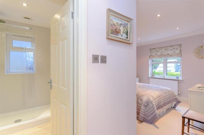 8338732-interior30.jpg