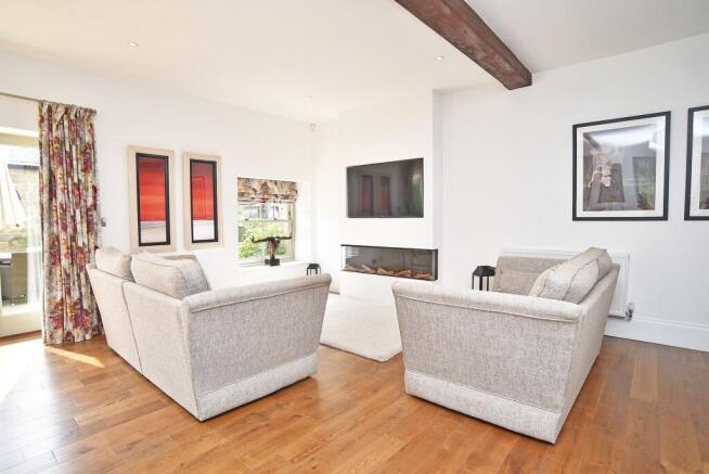 4 bed House for sale Image 8