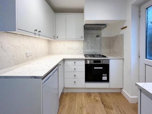 35 The Vineries - kitchen.jpg