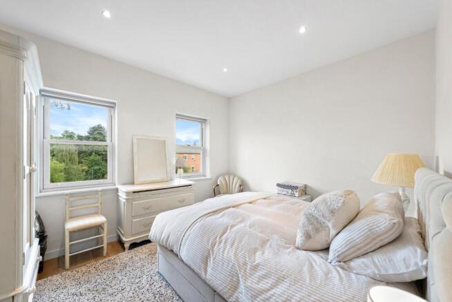 2 bed Flat for sale Image 6