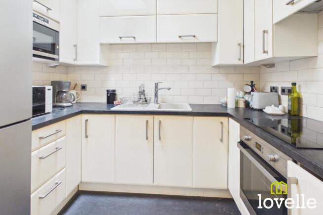 2 bed Flat for sale Image 6