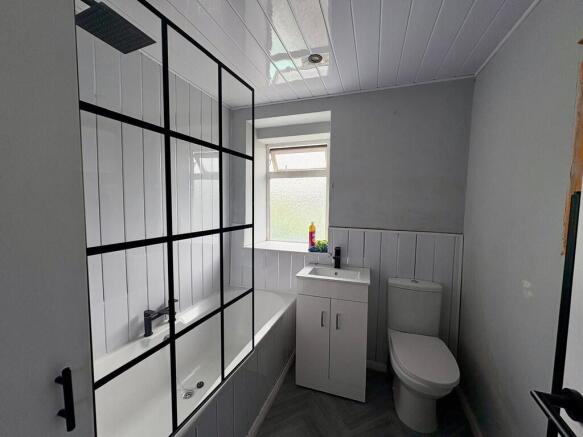 2 bed Terraced to rent Image 9