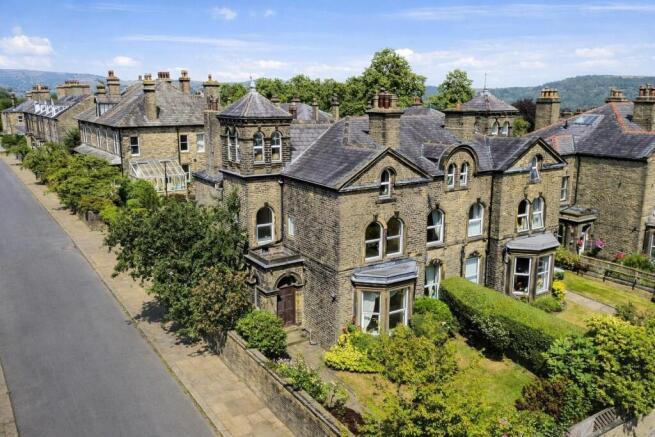 6 bed Semi-Detached for sale in halifax