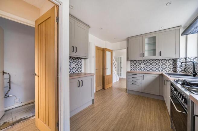 31 Harmans Way, Weedon