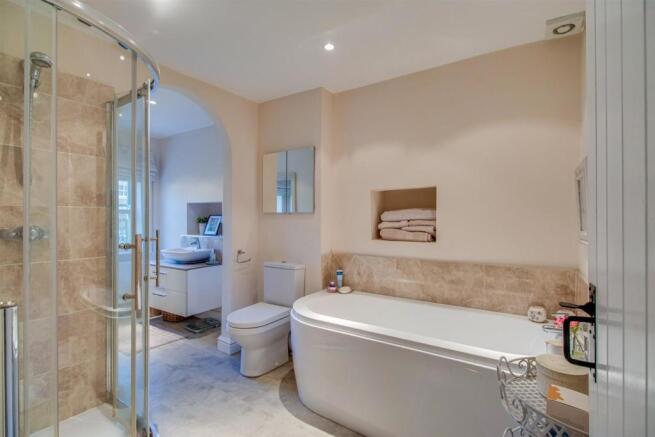 BATHROOM/W.C.