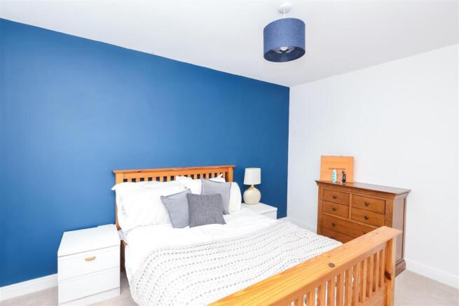 4 bed Semi-Detached for sale Image 11