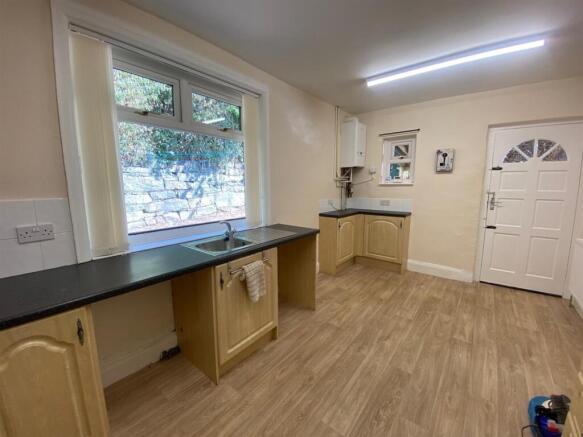 2 bed Terraced to rent Image 8