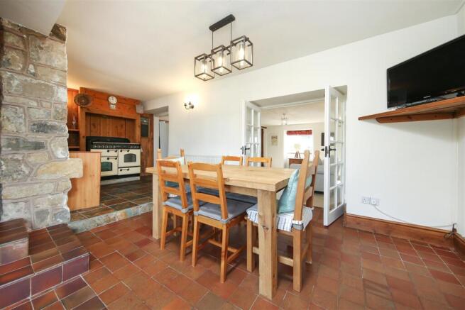 Dining Area.jpg