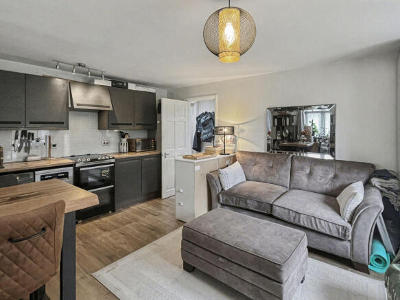 Ludlow Mews - Ground Floor Flat with Patio Garden  photo 4